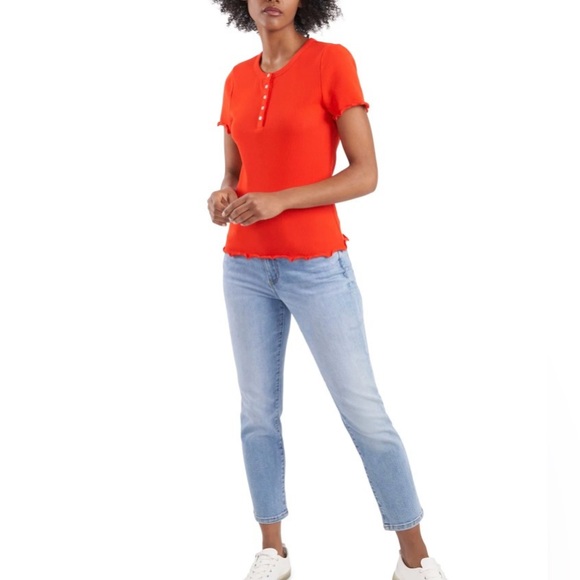 ❤️ Red Riley & Rae Scalloped Sleeve Top ❤️ - Picture 3 of 5